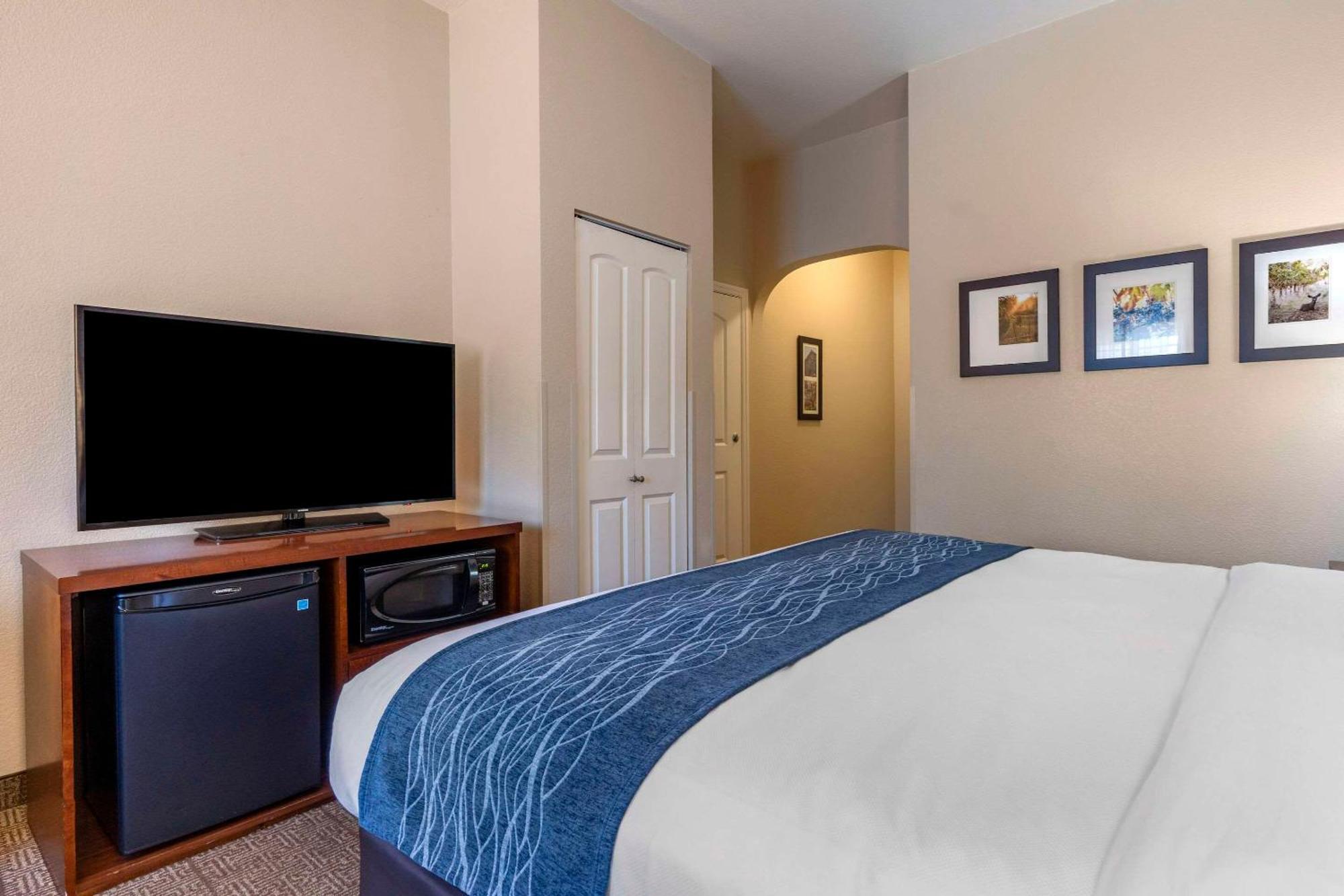 Comfort Inn & Suites Ukiah Mendocino County Exterior photo